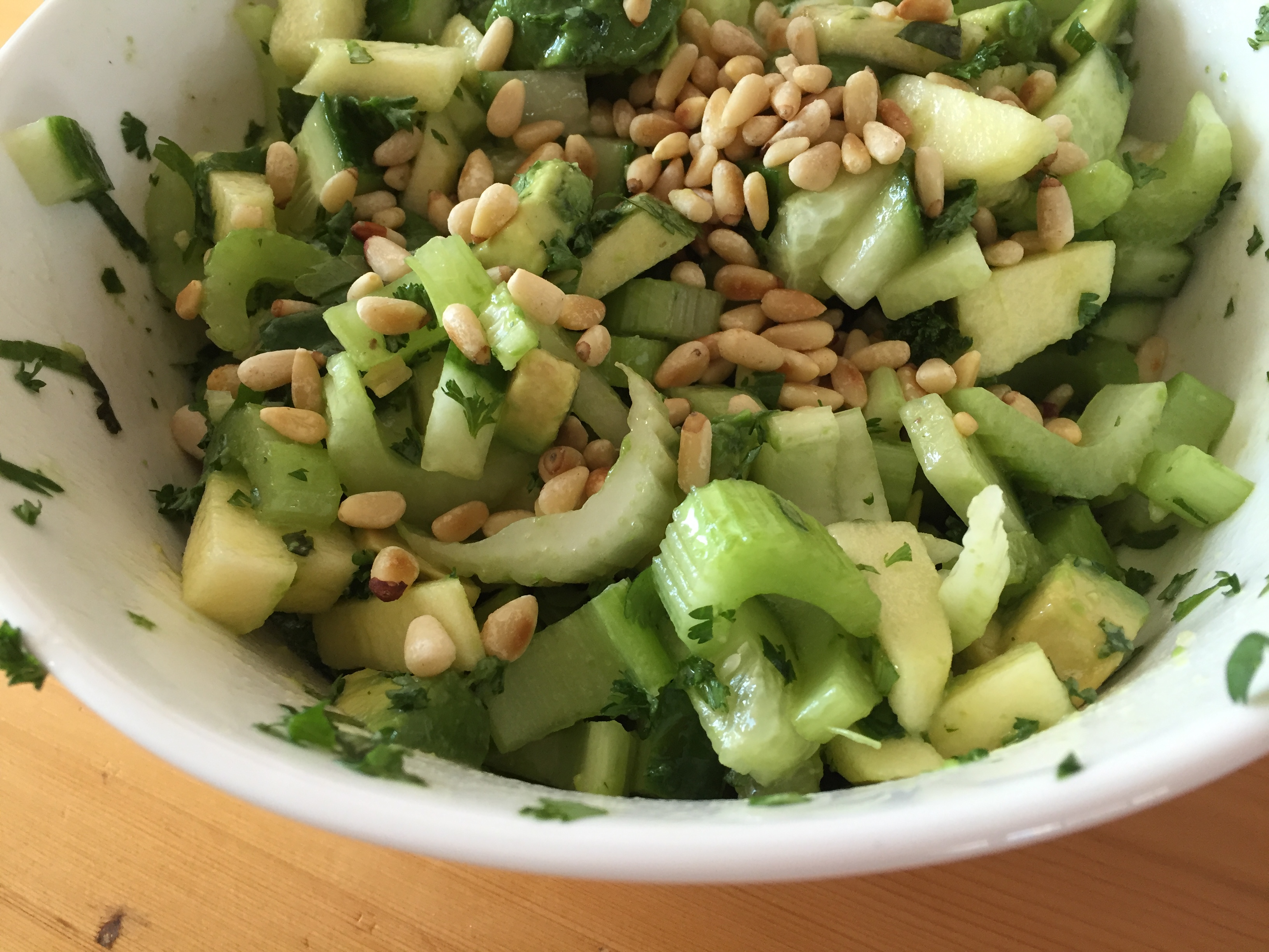 Avocado-bleekselderijsalade